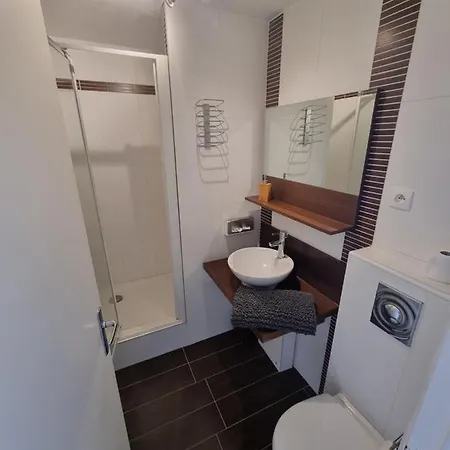 Omaha Apartment *
